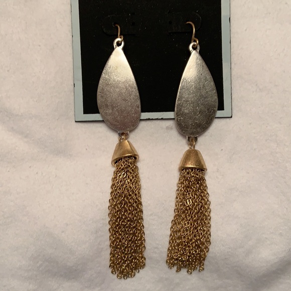 💥$10 SALE💥 Set of 2 NEW Dangling Designer Earrings - Picture 5 of 7